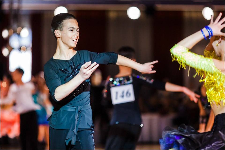 Latin dancing students